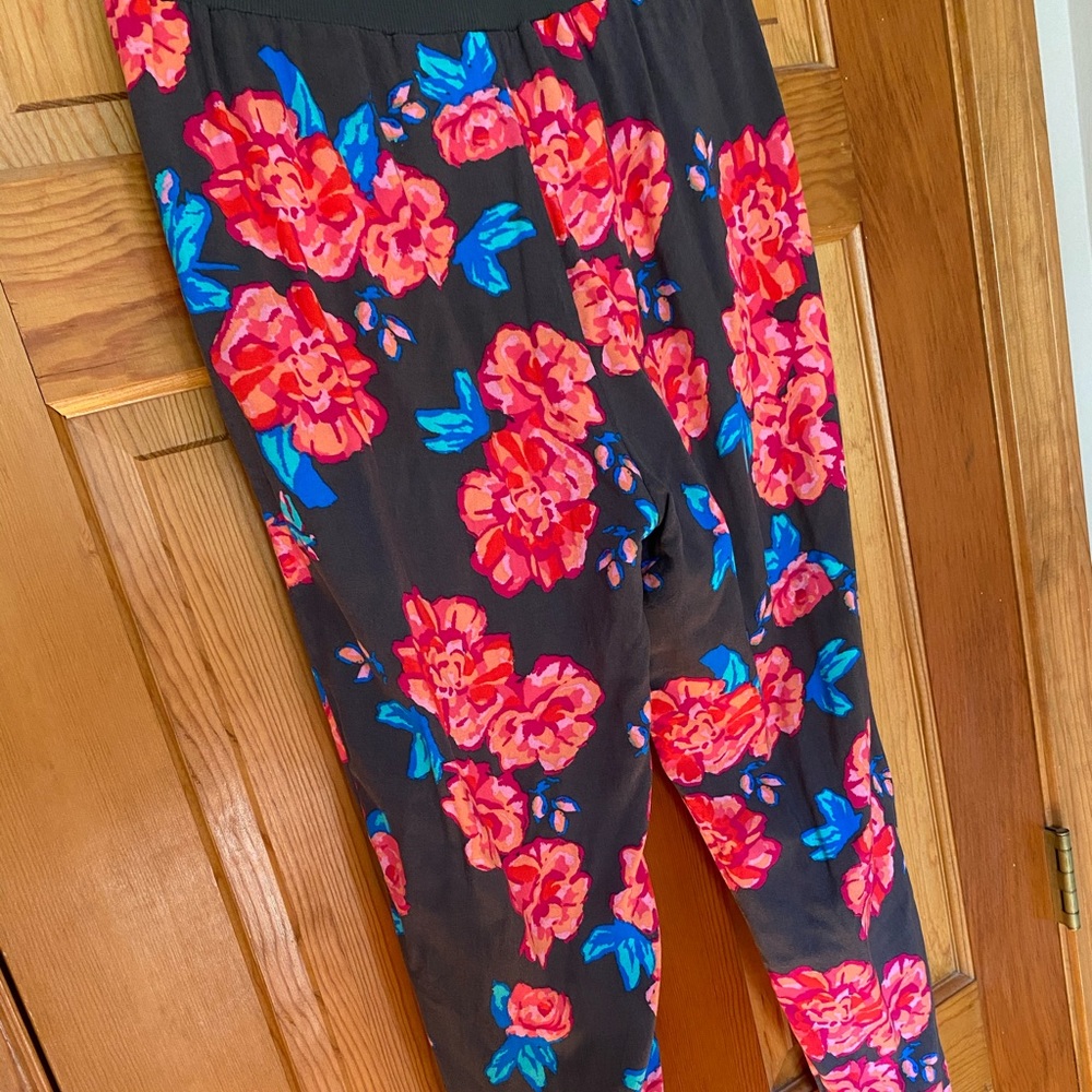 Aerie Lightweight Floral Joggers Pants Grey